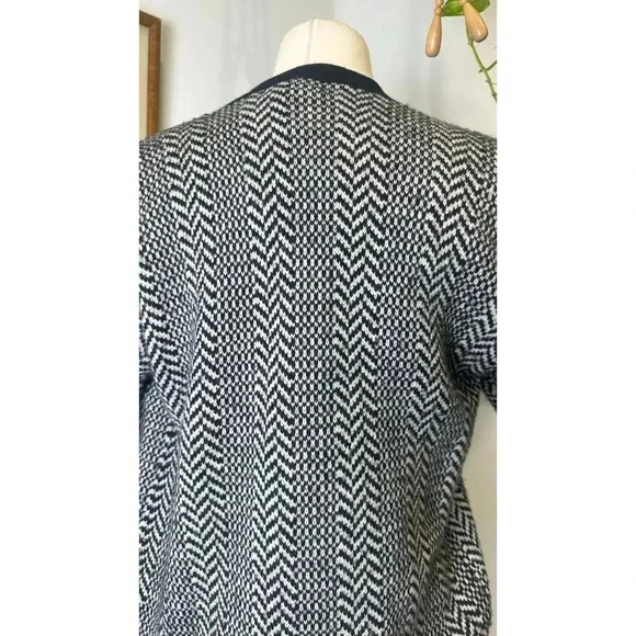 Vintage 80s Abercrombie & Fitch Black and White Sweater Houndstooth Cardigan - Picture 4 of 6
